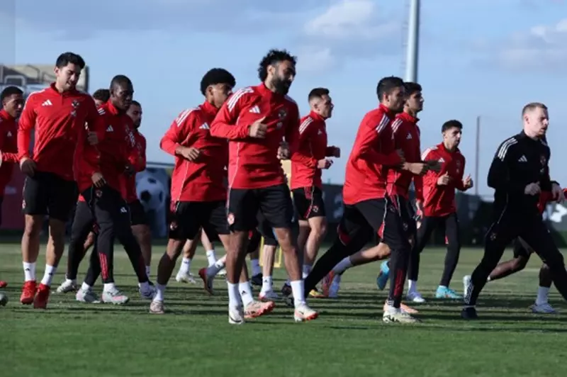 استعدادا لإنبي.. توروب يحاضر لاعبي الأهلي وفقرات خططية متنوعة 